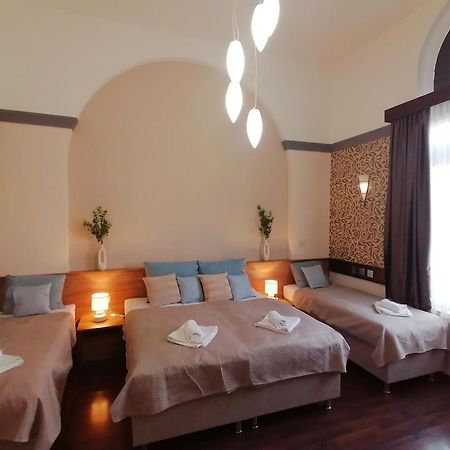 Mohacs Korona Apartman Buitenkant foto