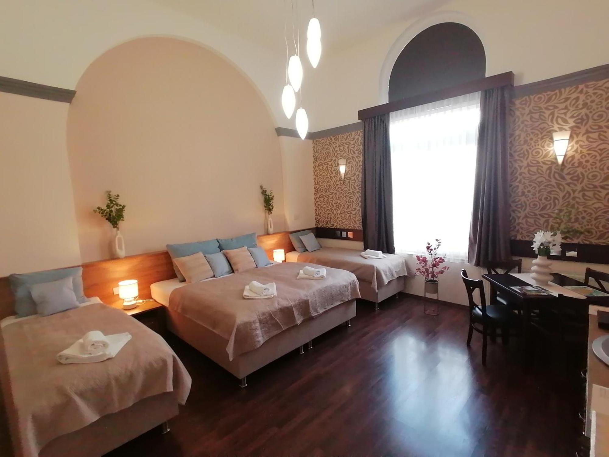 Mohacs Korona Apartman Buitenkant foto