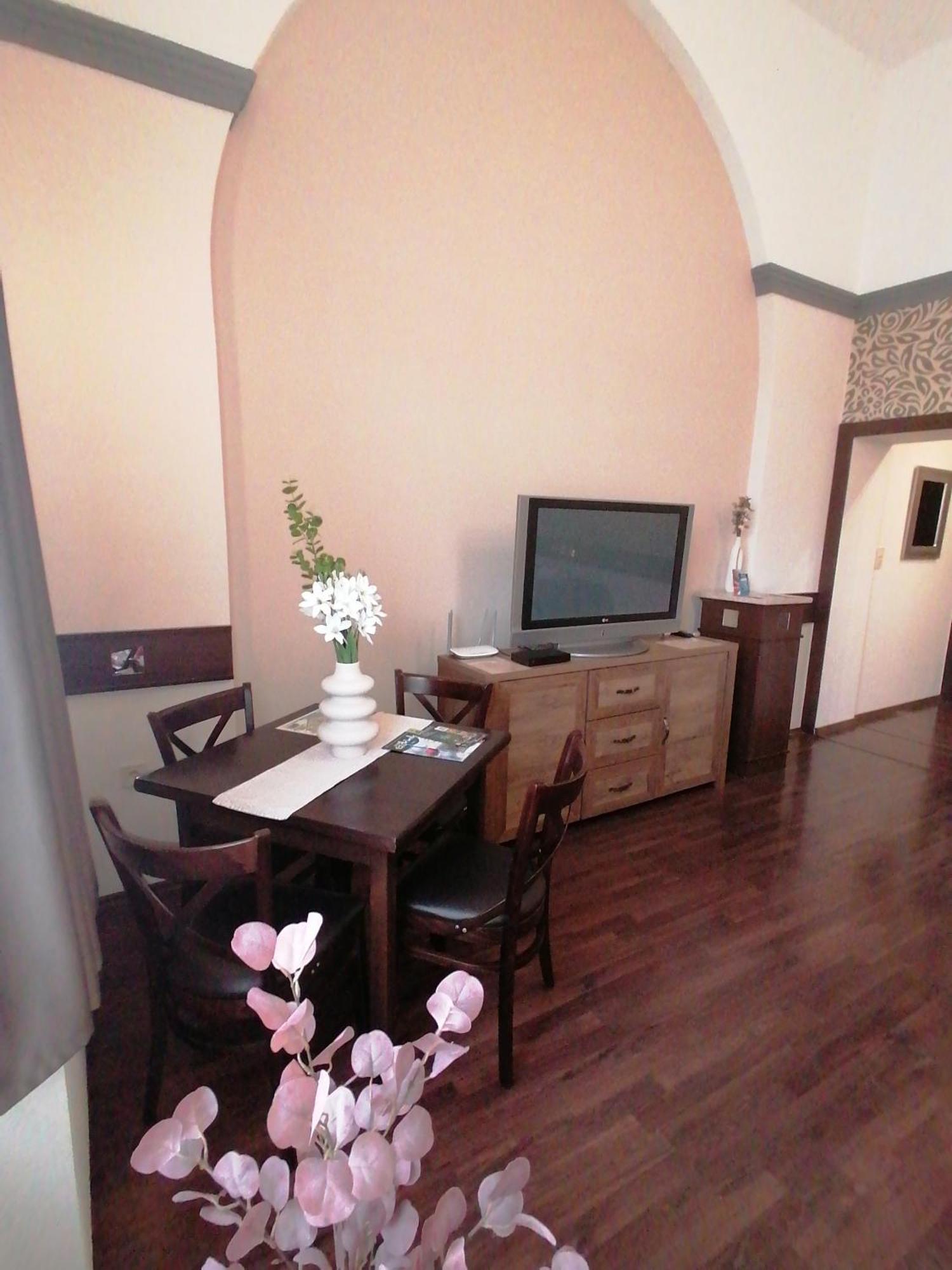 Mohacs Korona Apartman Buitenkant foto